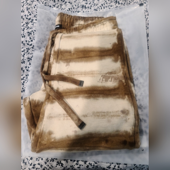 Sweatpants and crop top new - Picture 4 of 8